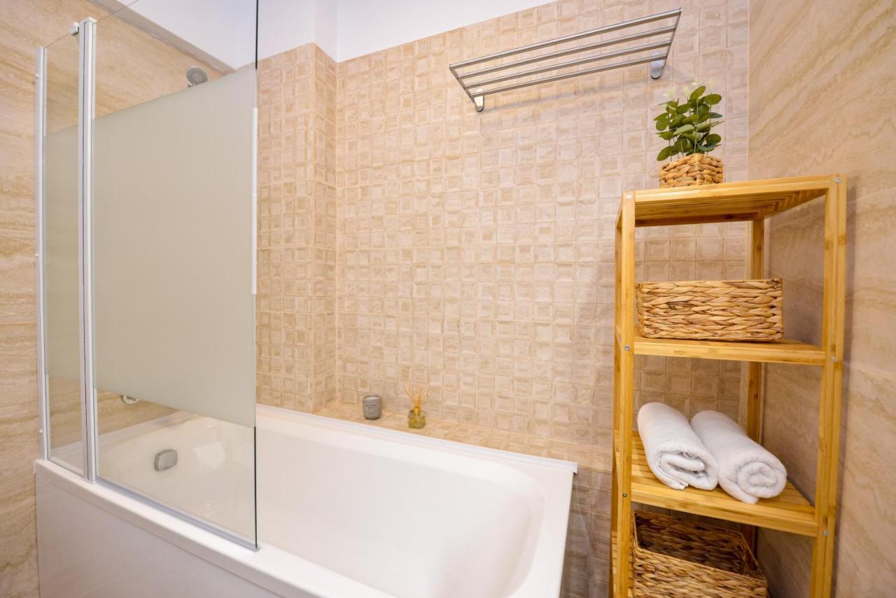 Sofia Cozy Apartment - Underground Private Parking Бухарест Экстерьер фото