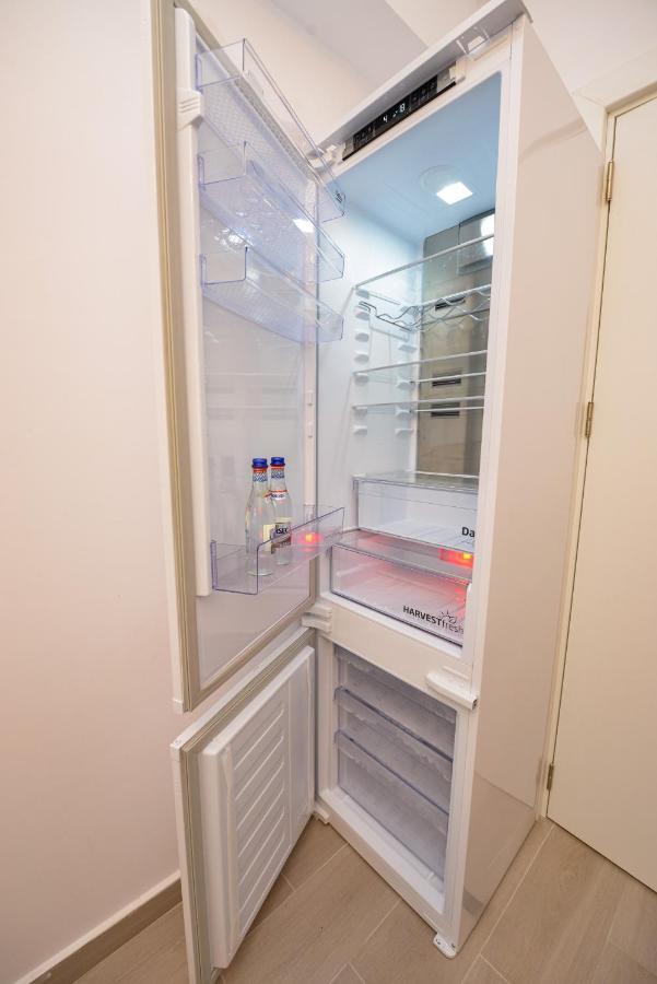 Sofia Cozy Apartment - Underground Private Parking Бухарест Экстерьер фото